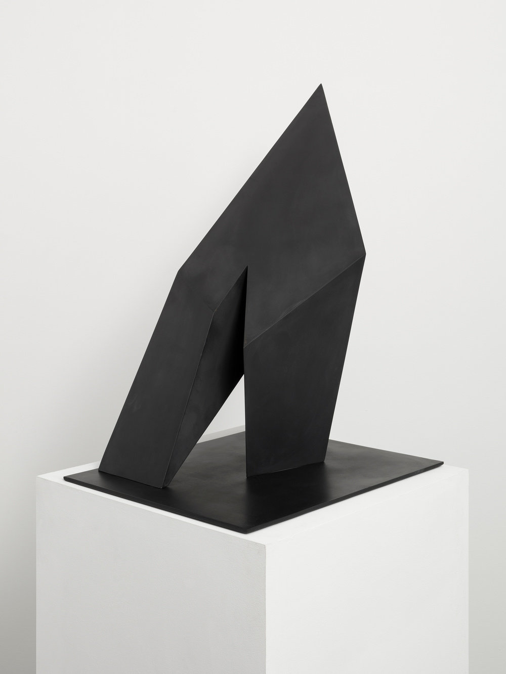 Pepper, black triangle, 1970 steel, paint, unique, 27 x 33 x 16 in. : 68.6 x 83.8 x 40.6 cm, cnon 61.881 pierre le hors