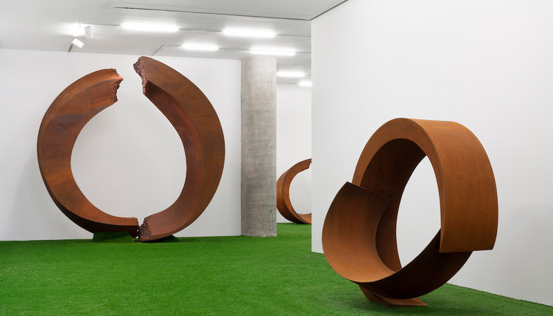 Beverly pepper. cor ten. marlborough contemporary new york installation view 2 pierre le hors